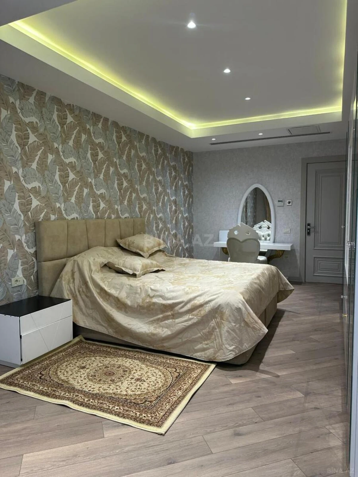 Kirayə verilir 3 otaqlı mənzil 170 m²