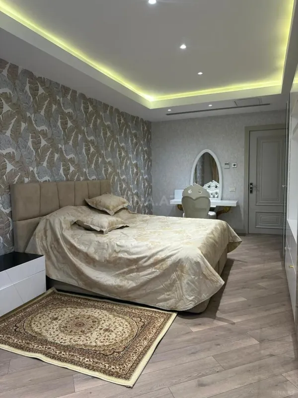 Kirayə verilir 3 otaqlı mənzil 170 m²
