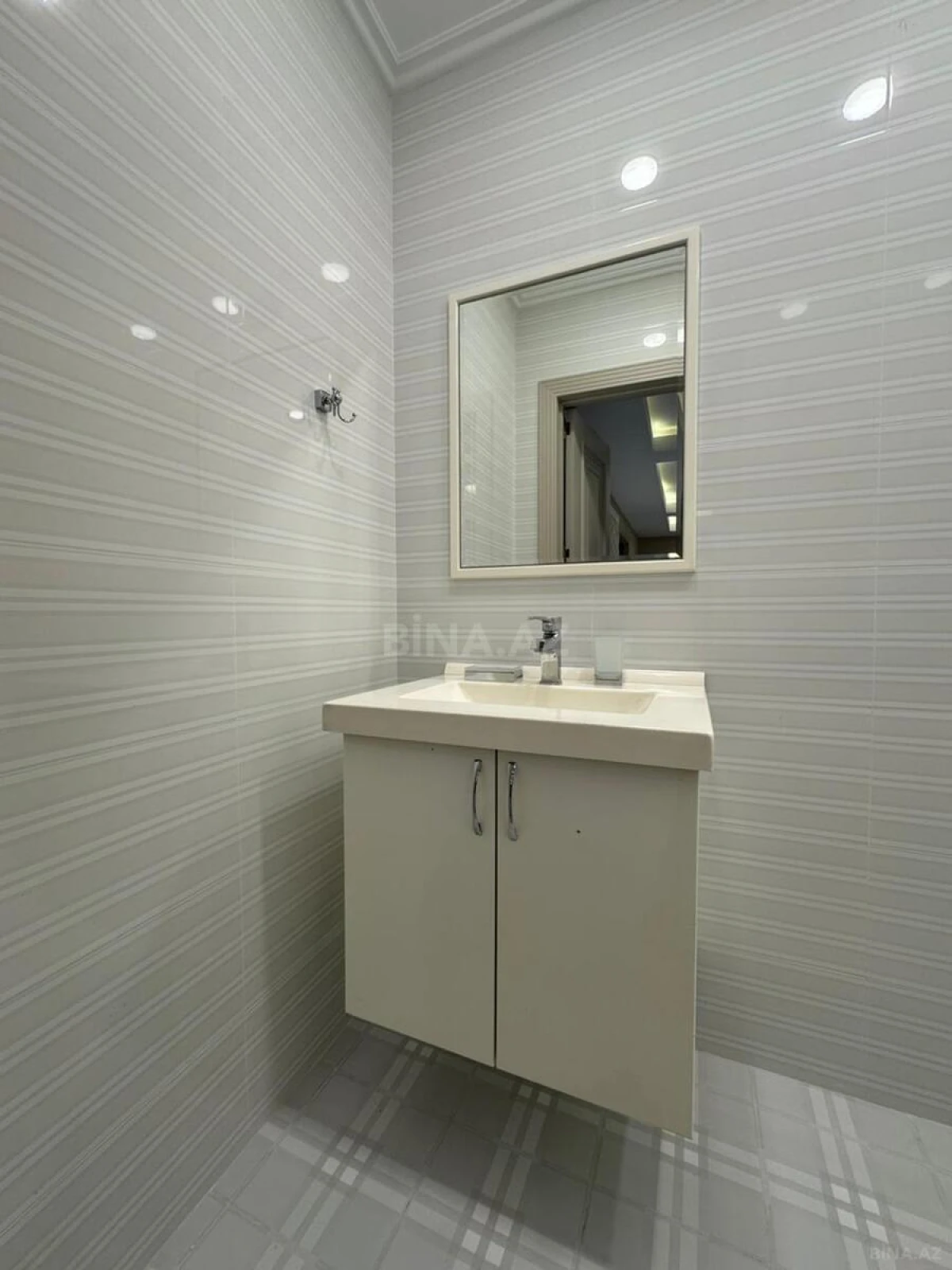 Kirayə verilir 3 otaqlı mənzil 170 m²