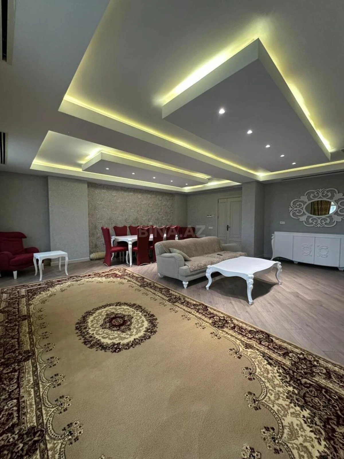 Kirayə verilir 3 otaqlı mənzil 170 m²