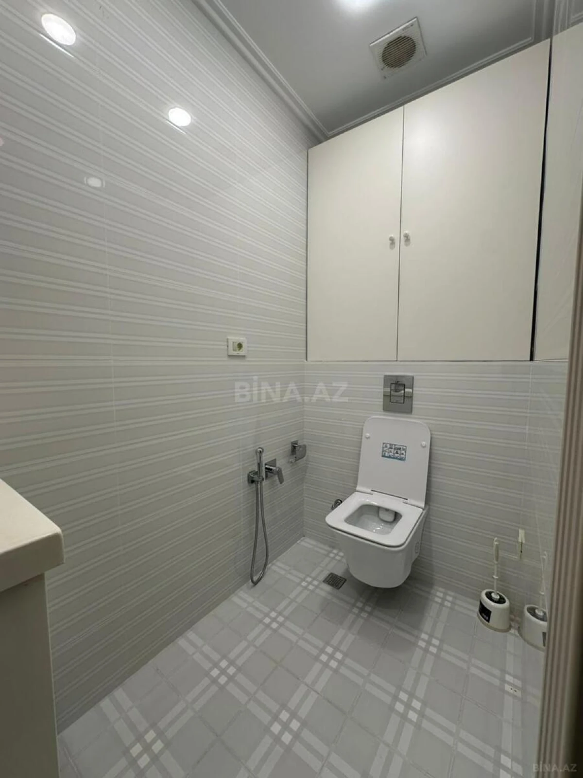 Kirayə verilir 3 otaqlı mənzil 170 m²