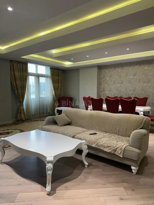 Kirayə verilir 3 otaqlı mənzil 170 m²