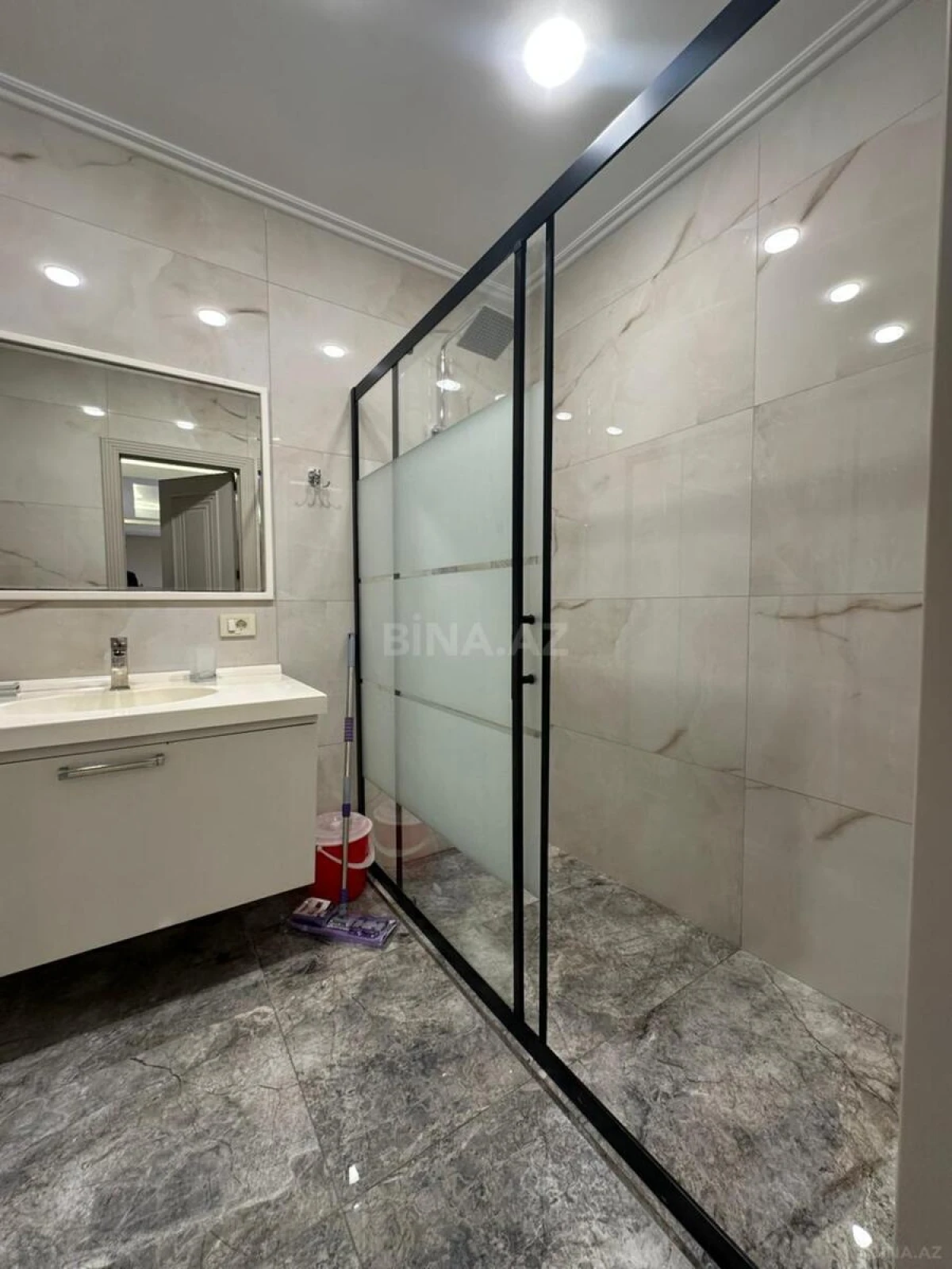 Kirayə verilir 3 otaqlı mənzil 170 m²