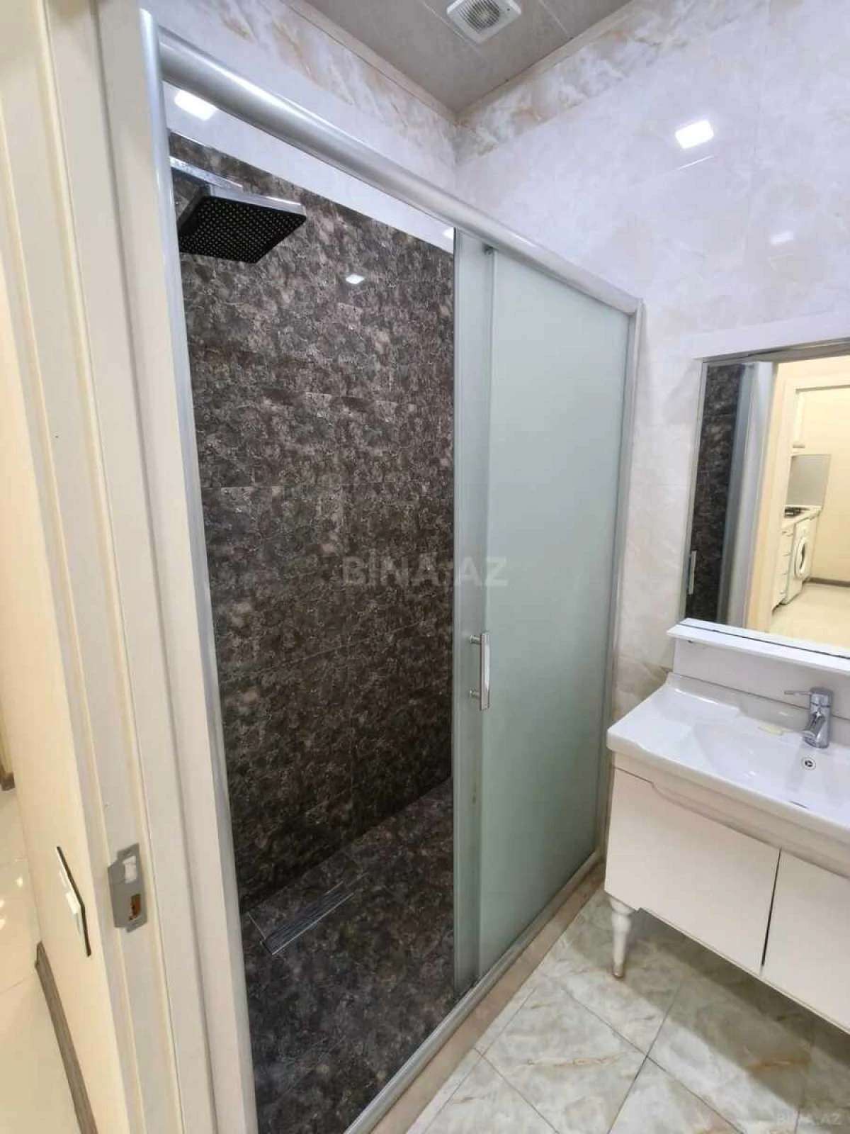 Kirayə verilir 2 otaqlı mənzil 70 m²