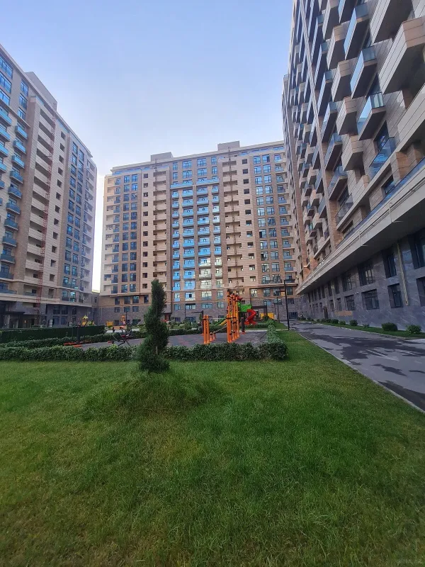 Satılır 3 otaqlı mənzil 118.6 m²