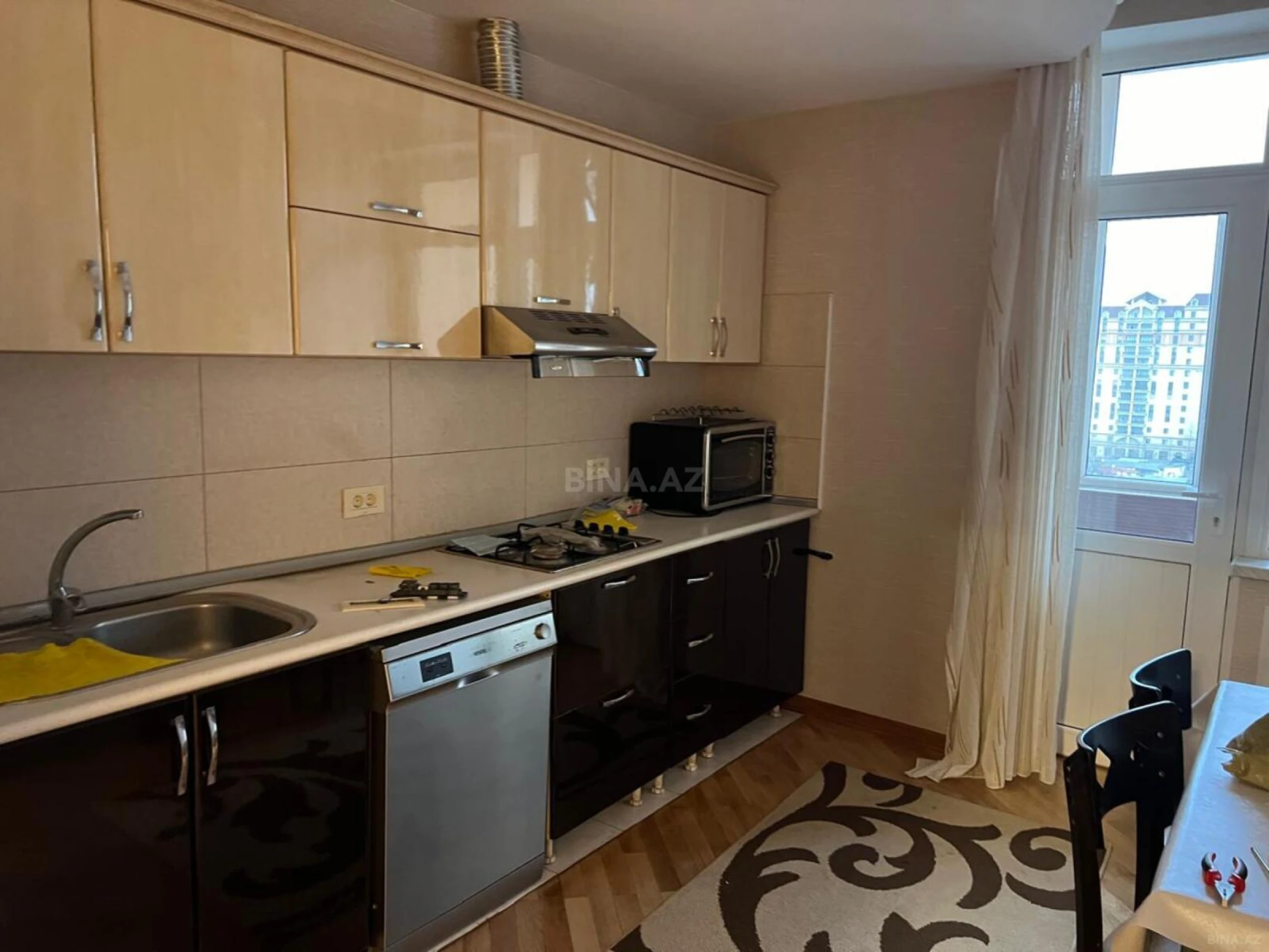 Satılır 2 otaqlı mənzil 130 m²