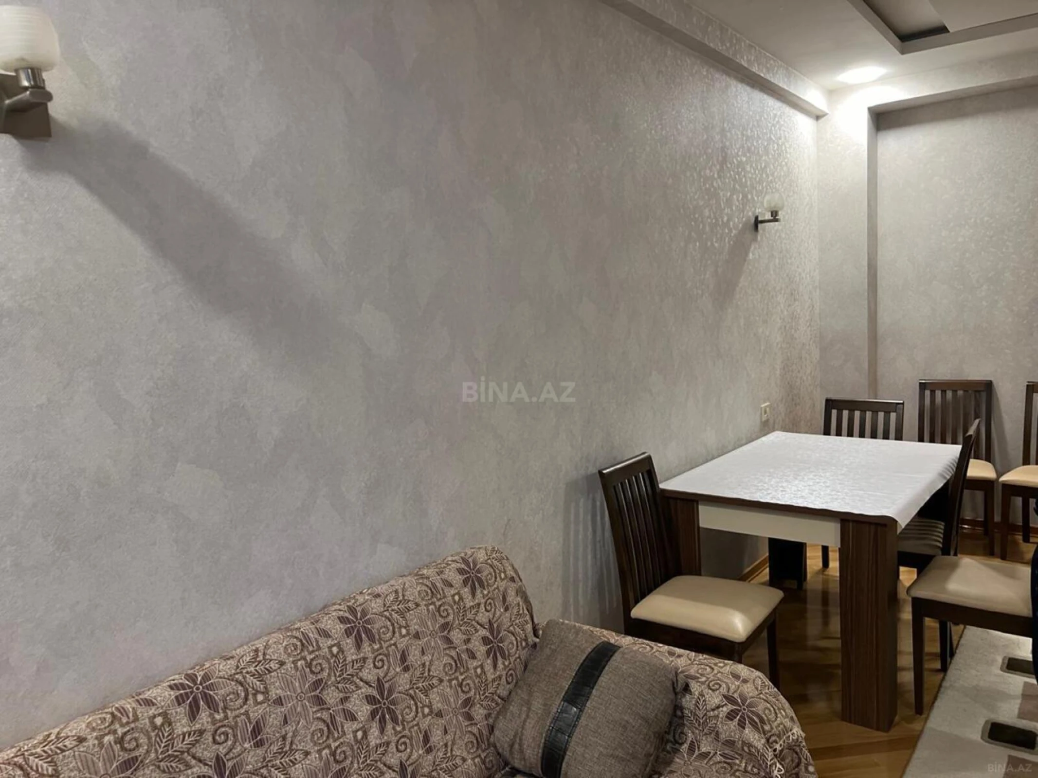 Satılır 2 otaqlı mənzil 130 m²