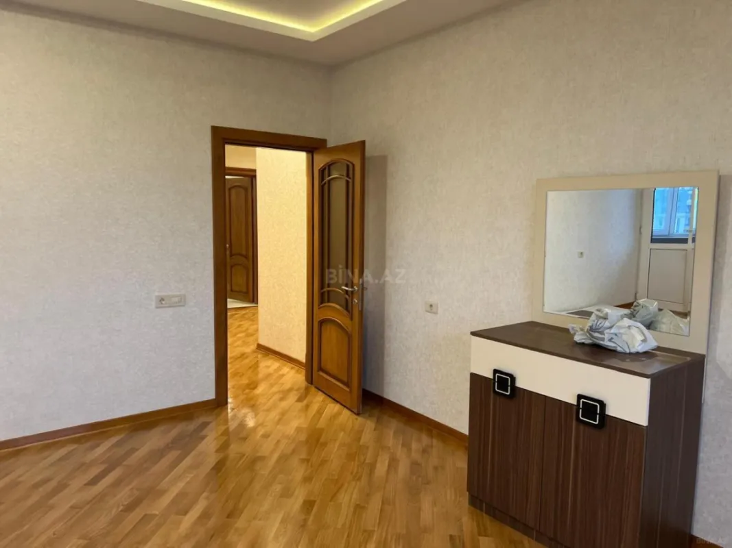 Satılır 2 otaqlı mənzil 130 m²