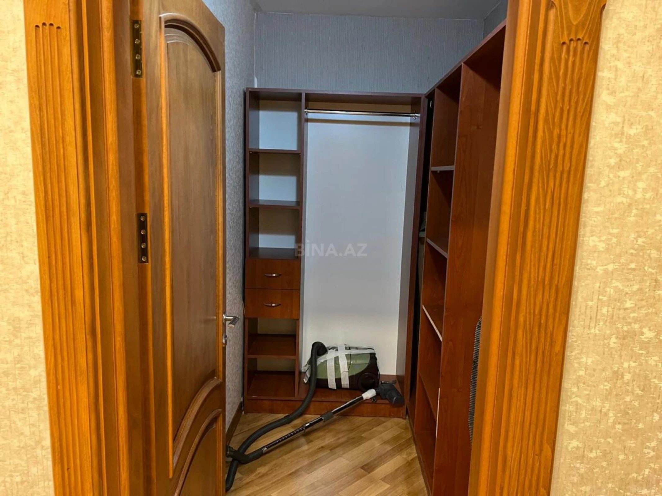 Satılır 2 otaqlı mənzil 130 m²