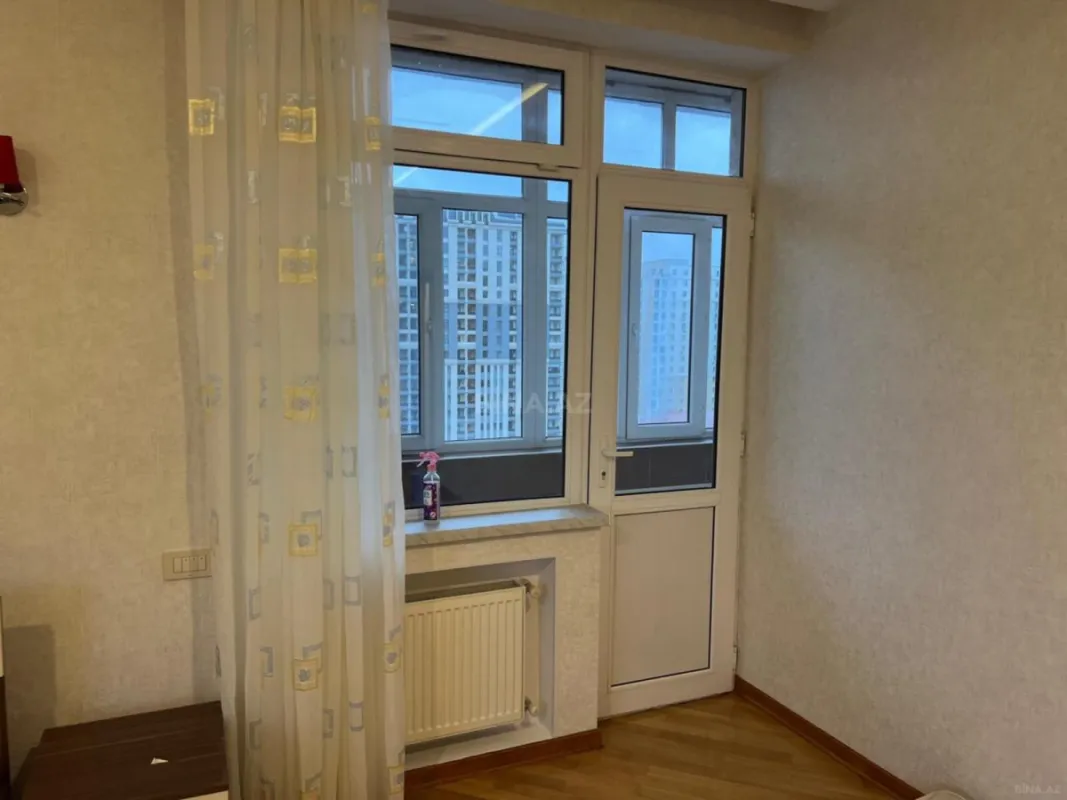 Satılır 2 otaqlı mənzil 130 m²