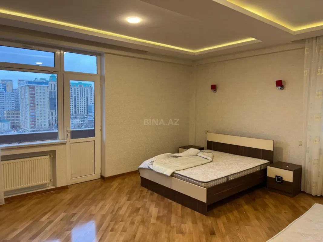 Satılır 2 otaqlı mənzil 130 m²