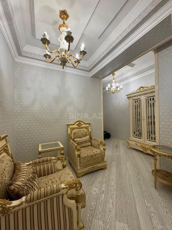 Satılır 5 otaqlı mənzil 550 m²