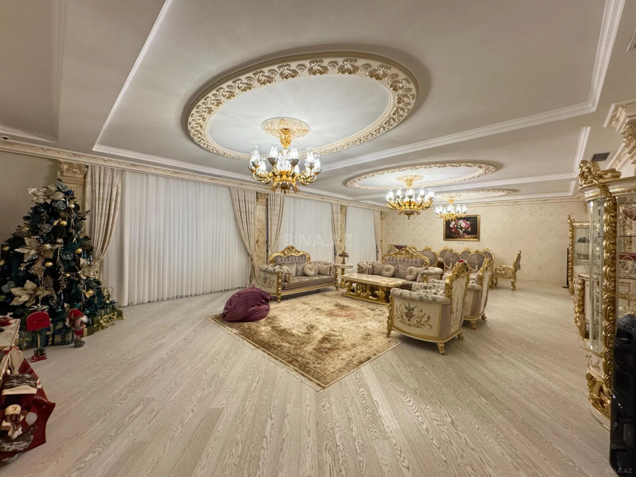 Satılır 5 otaqlı mənzil 550 m²