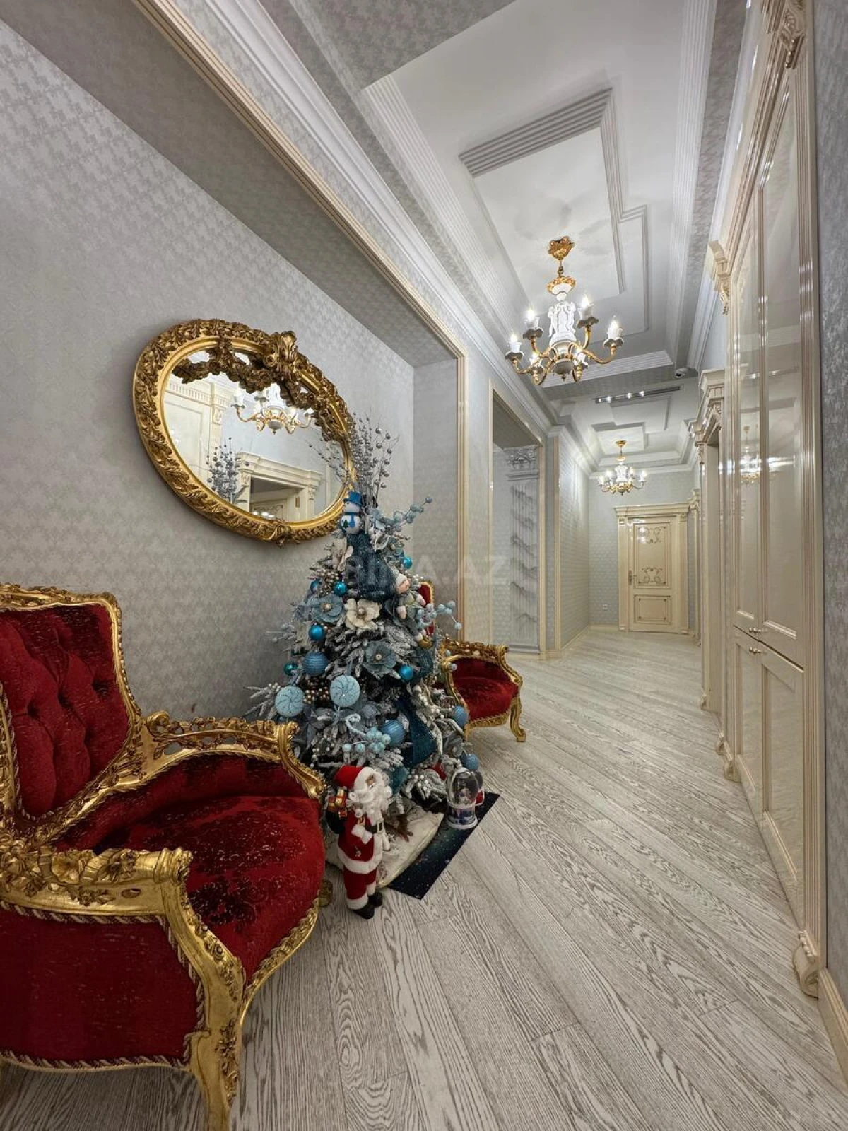 Satılır 5 otaqlı mənzil 550 m²