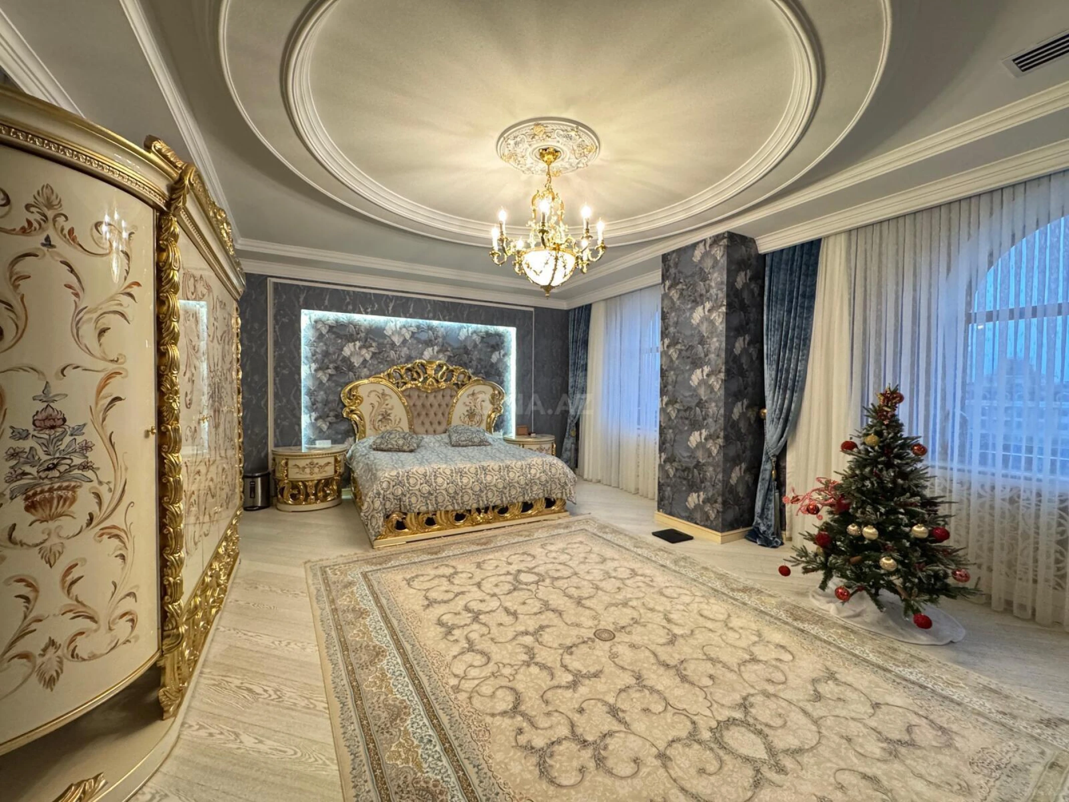 Satılır 5 otaqlı mənzil 550 m²