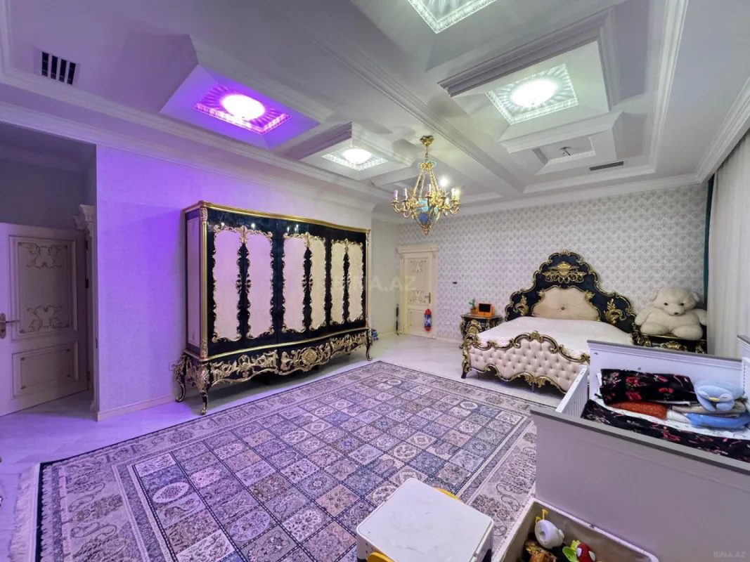 Satılır 5 otaqlı mənzil 550 m²