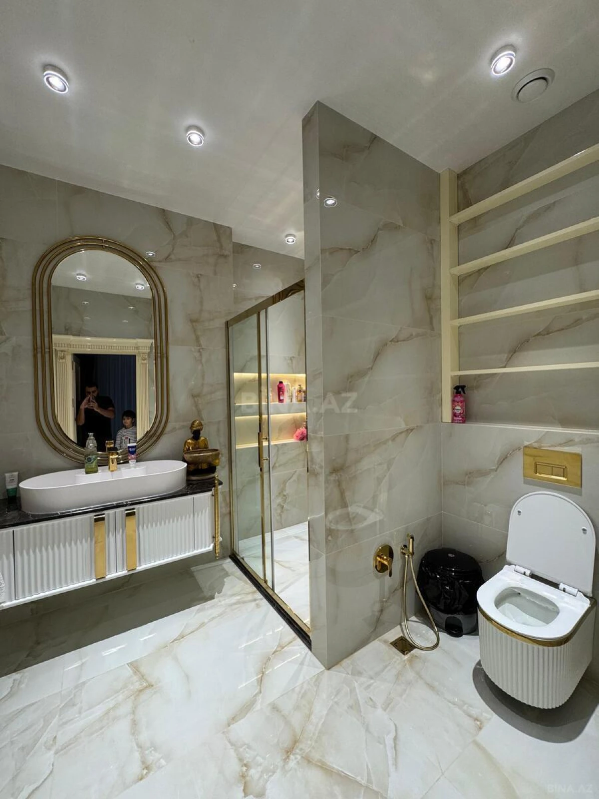 Satılır 5 otaqlı mənzil 550 m²