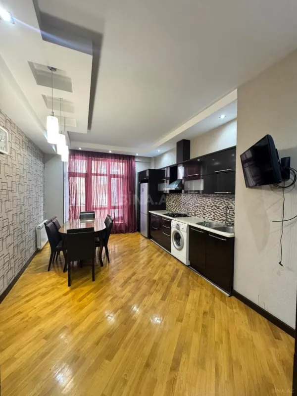 Satılır 3 otaqlı mənzil 135 m²