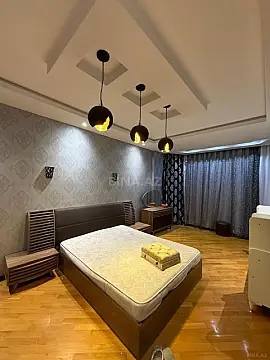 Satılır 3 otaqlı mənzil 135 m²