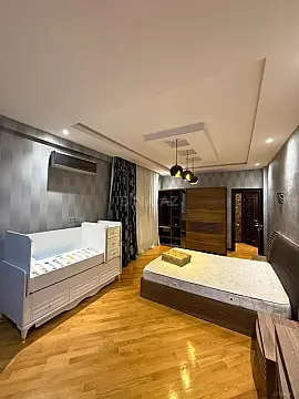 Satılır 3 otaqlı mənzil 135 m²