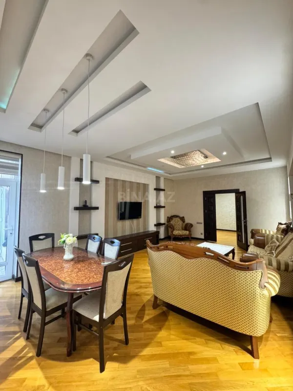 Satılır 3 otaqlı mənzil 135 m²