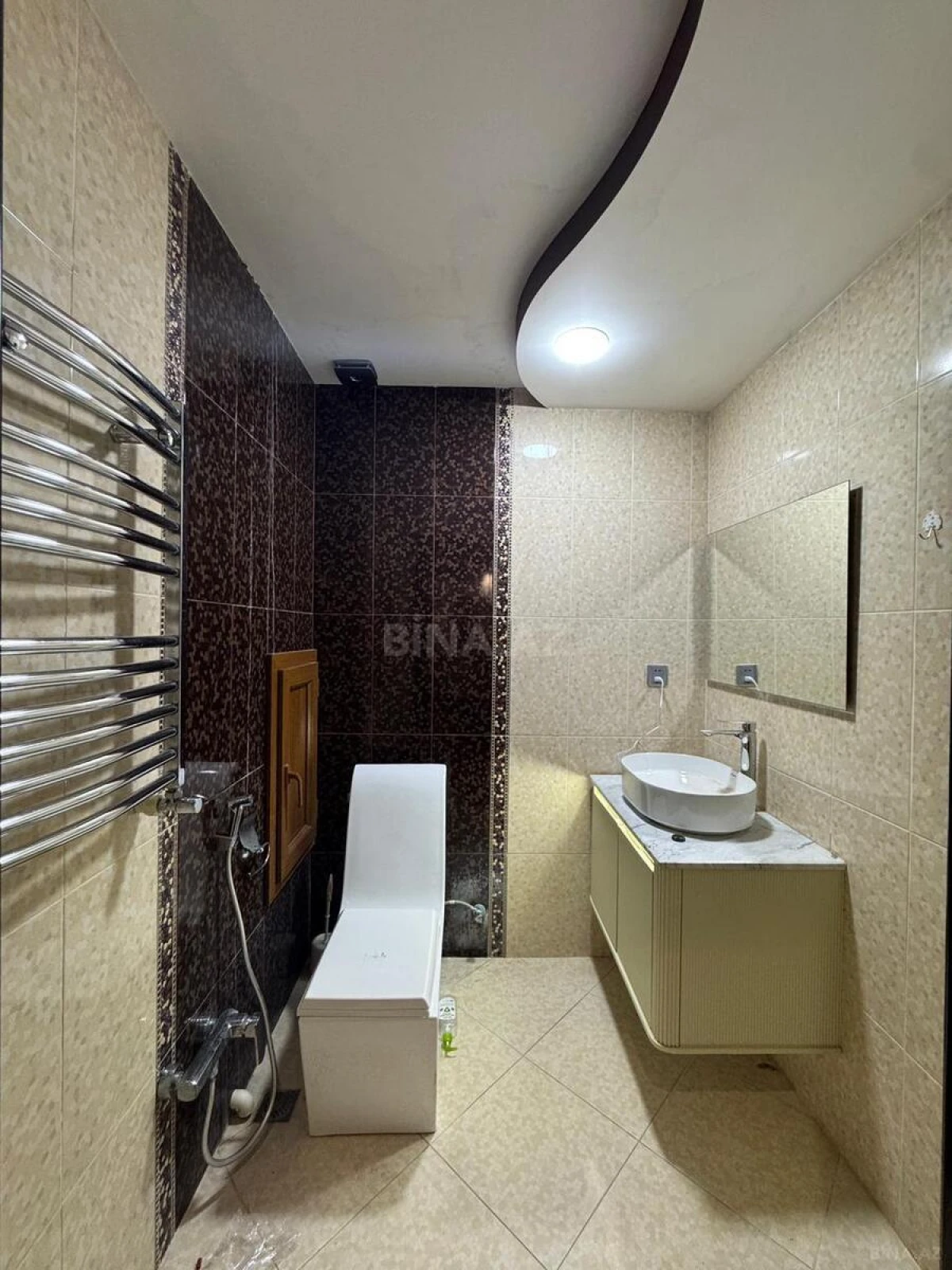 Satılır 3 otaqlı mənzil 135 m²