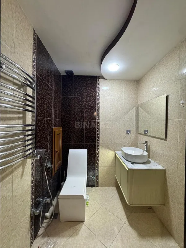 Satılır 3 otaqlı mənzil 135 m²