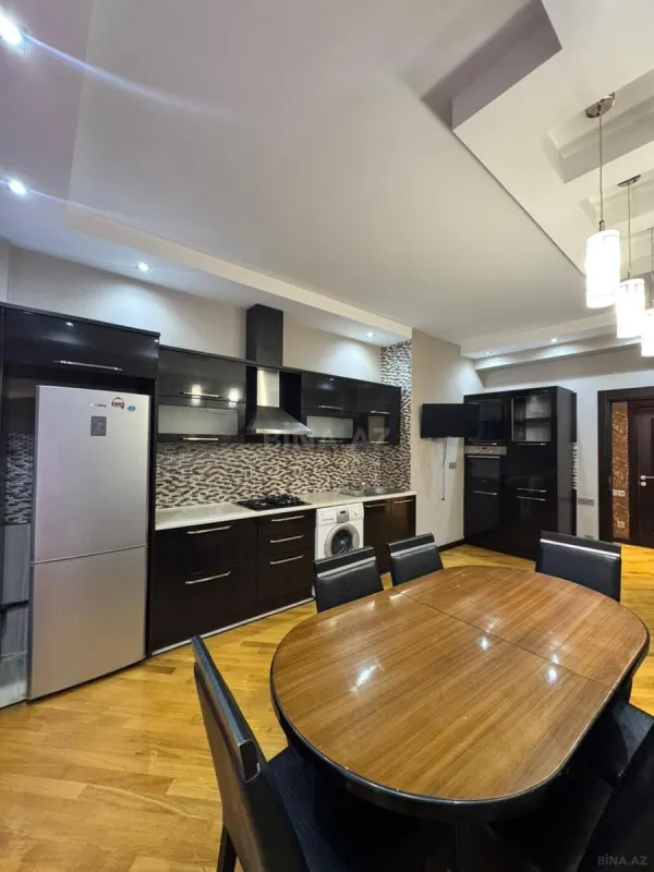 Satılır 3 otaqlı mənzil 135 m²