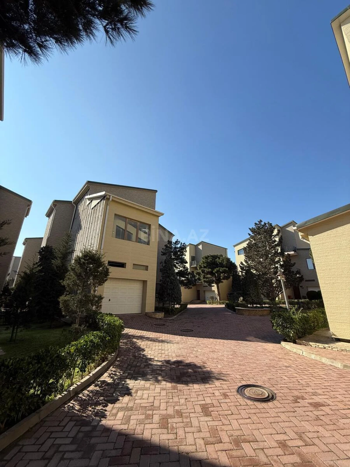 Satılır 3 otaqlı mənzil 158 m²