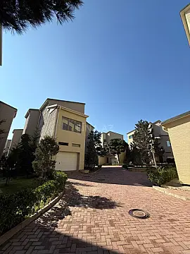 Satılır 3 otaqlı mənzil 158 m²