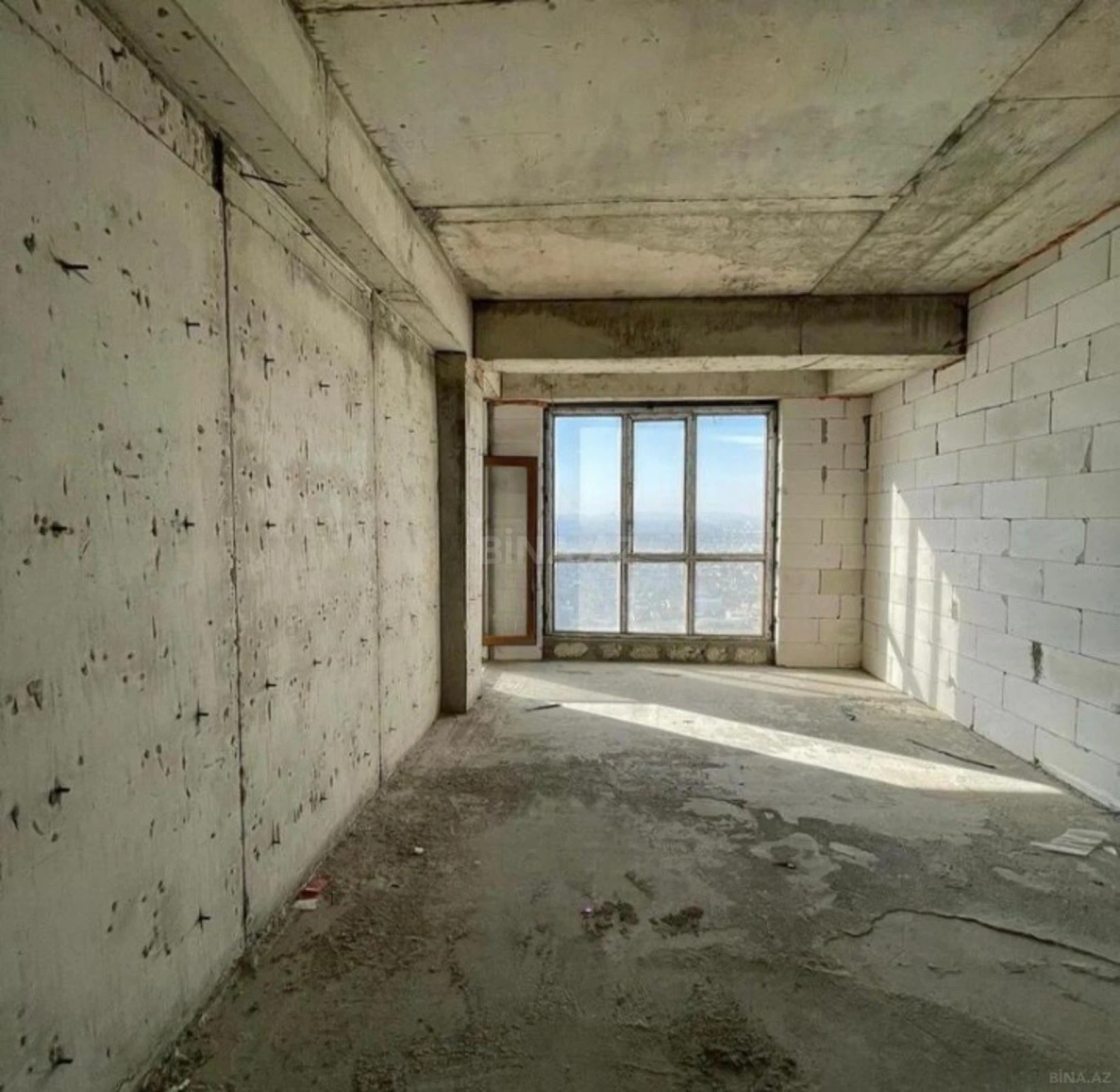 Satılır 3 otaqlı mənzil 158 m²