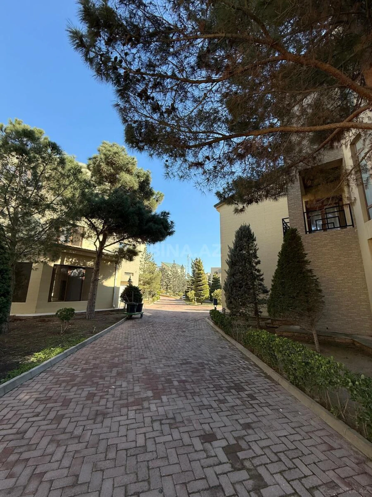 Satılır 3 otaqlı mənzil 158 m²