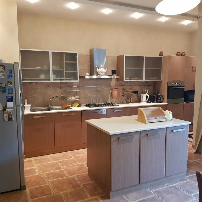 Kirayə verilir 8 otaqlı həyət evi 550 m²