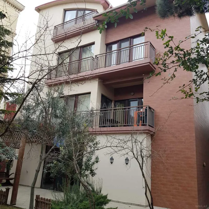 Kirayə verilir 8 otaqlı həyət evi 550 m²