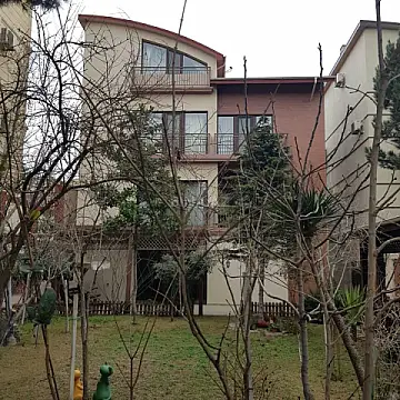 Kirayə verilir 8 otaqlı həyət evi 550 m²