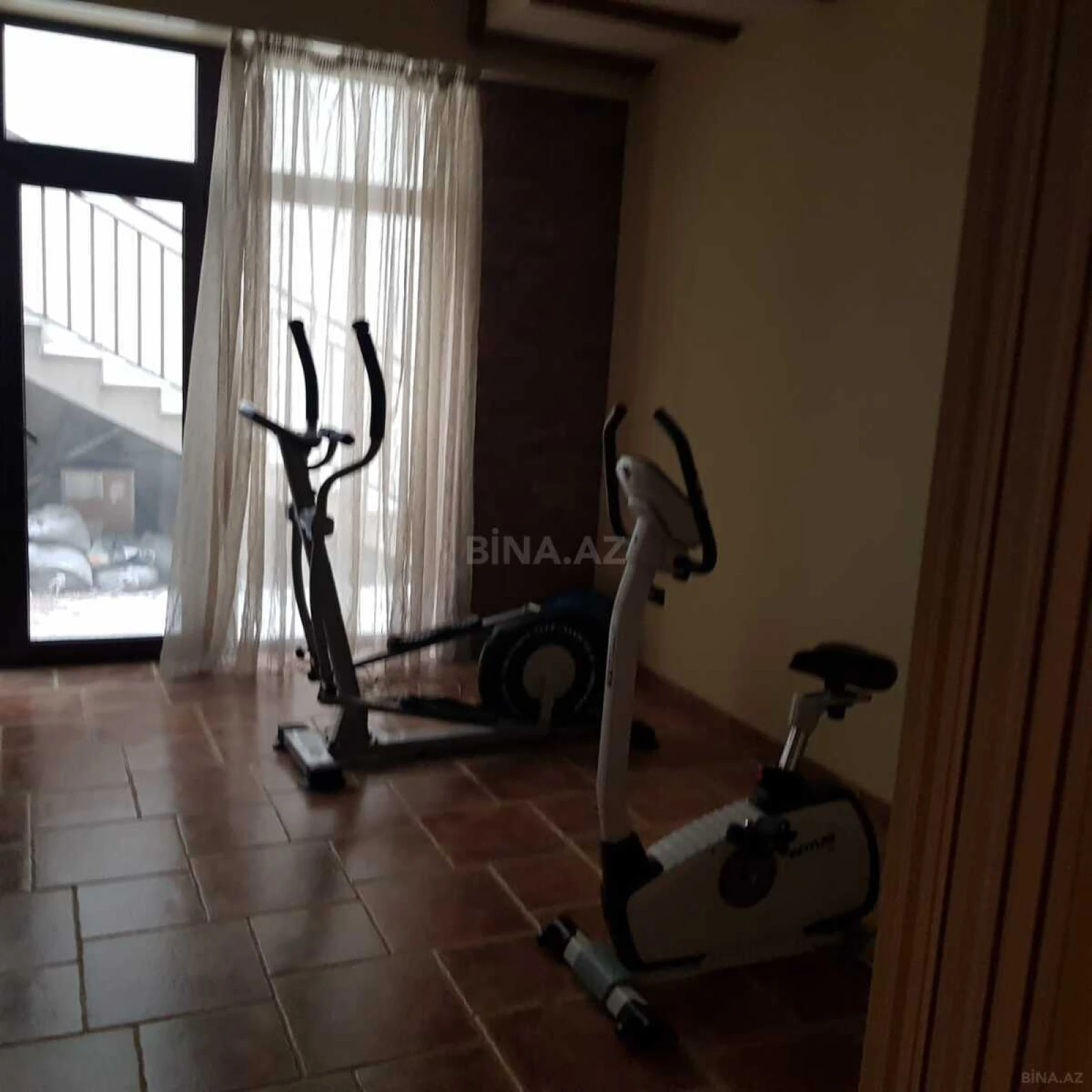 Kirayə verilir 8 otaqlı həyət evi 550 m²