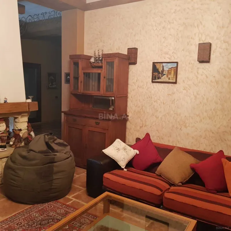 Kirayə verilir 8 otaqlı həyət evi 550 m²