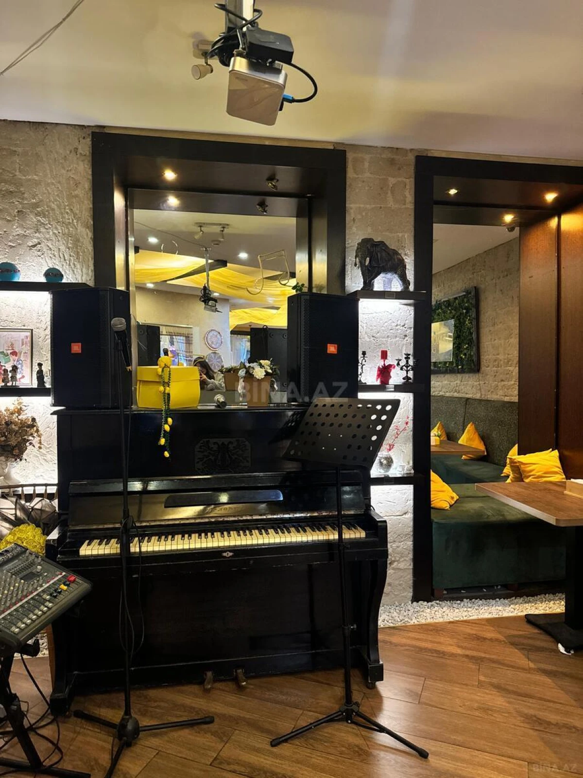 Kirayə verilir obyekt 290 m²