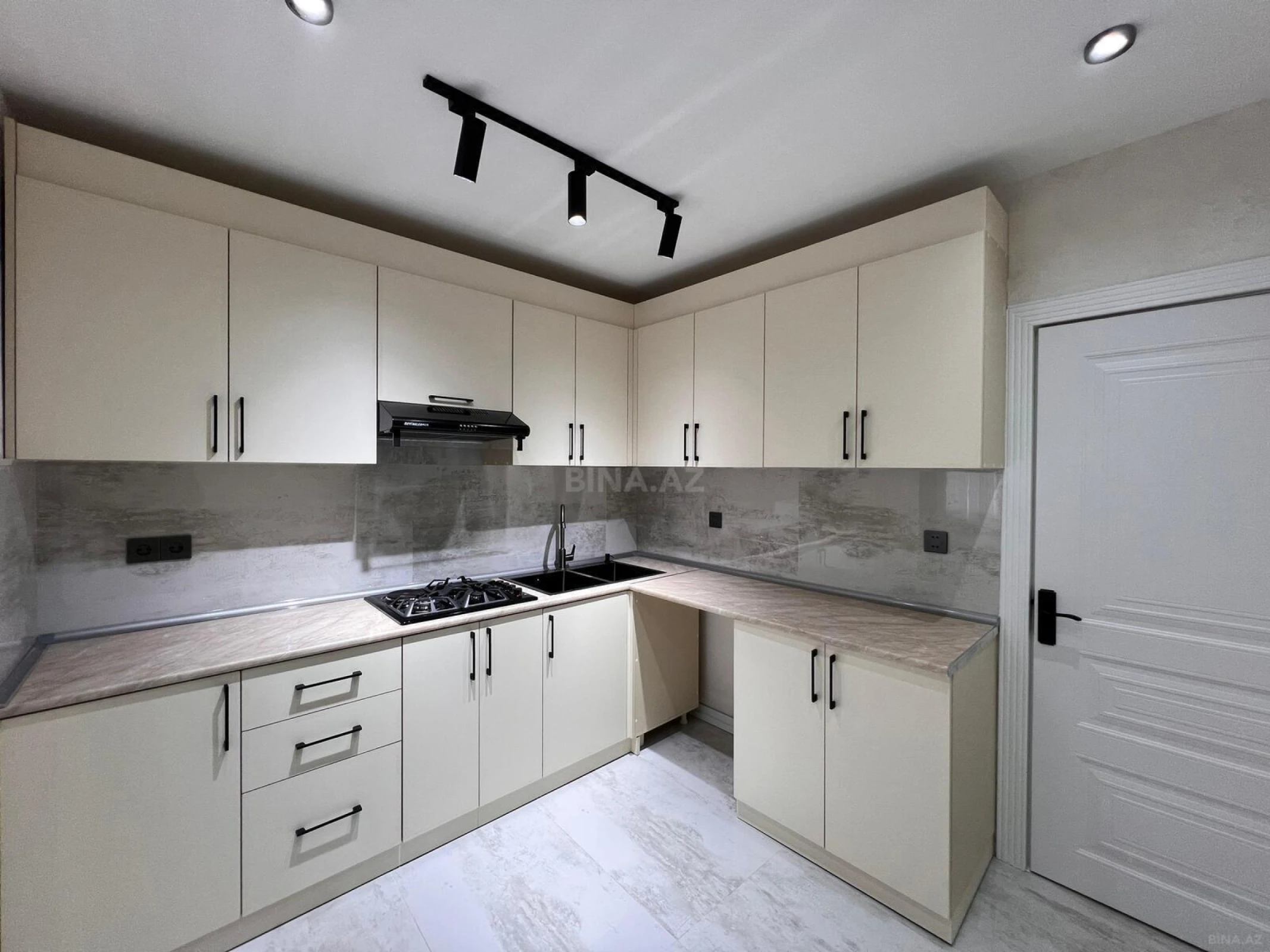 Satılır 3 otaqlı mənzil 75 m²