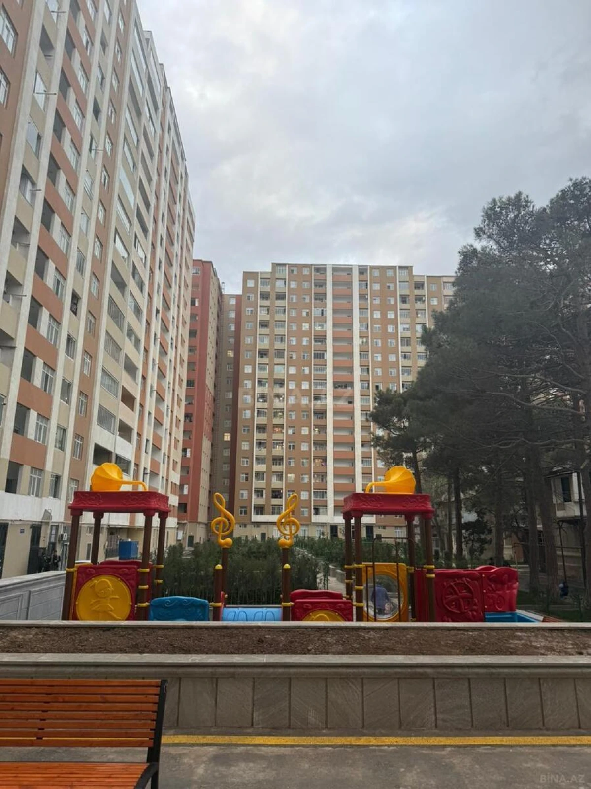 Satılır 3 otaqlı mənzil 125 m²