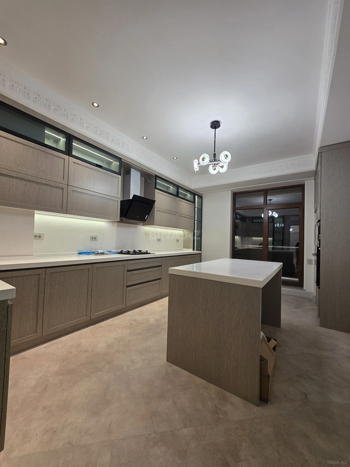 Satılır 4 otaqlı mənzil 170 m²