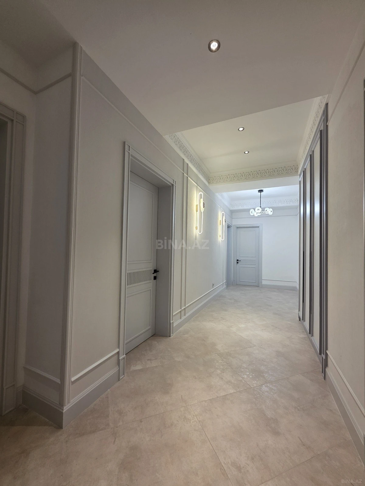 Satılır 4 otaqlı mənzil 170 m²