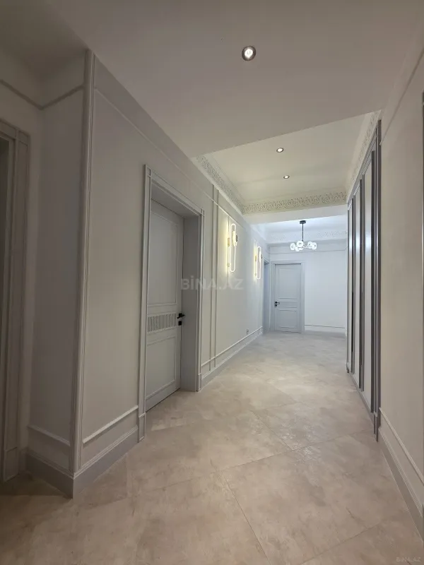 Satılır 4 otaqlı mənzil 170 m²