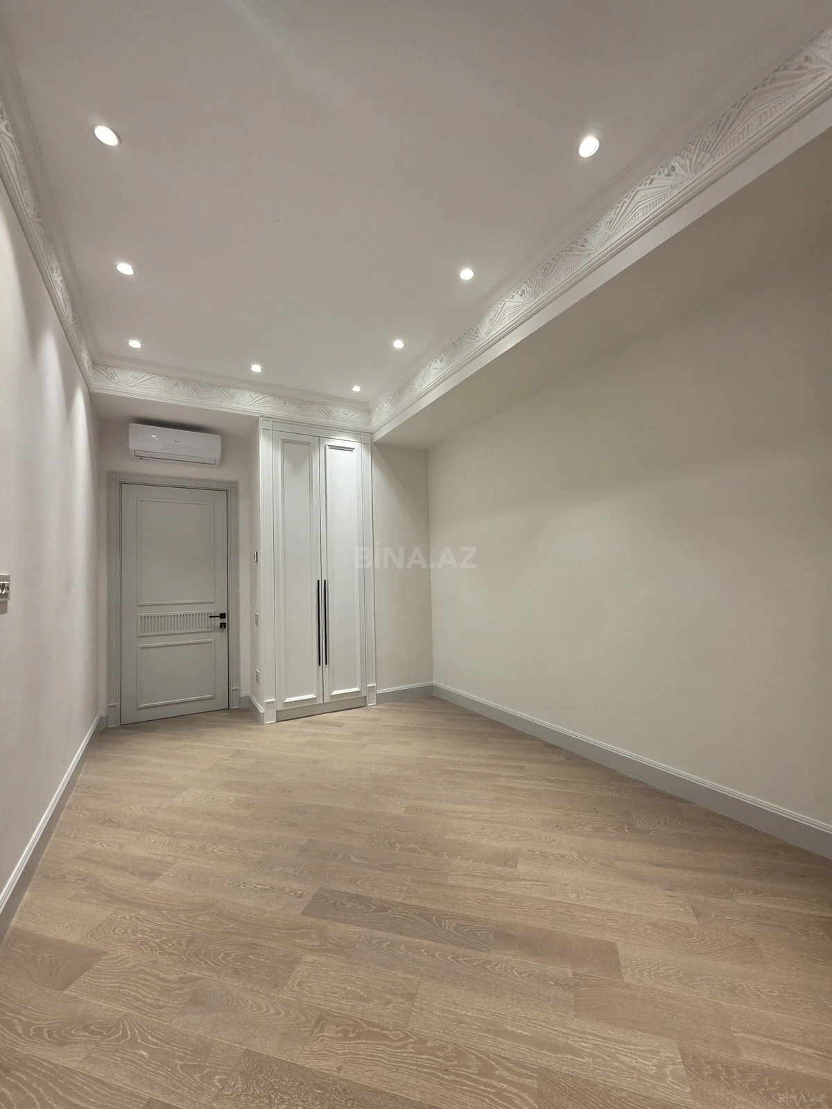 Satılır 4 otaqlı mənzil 170 m²