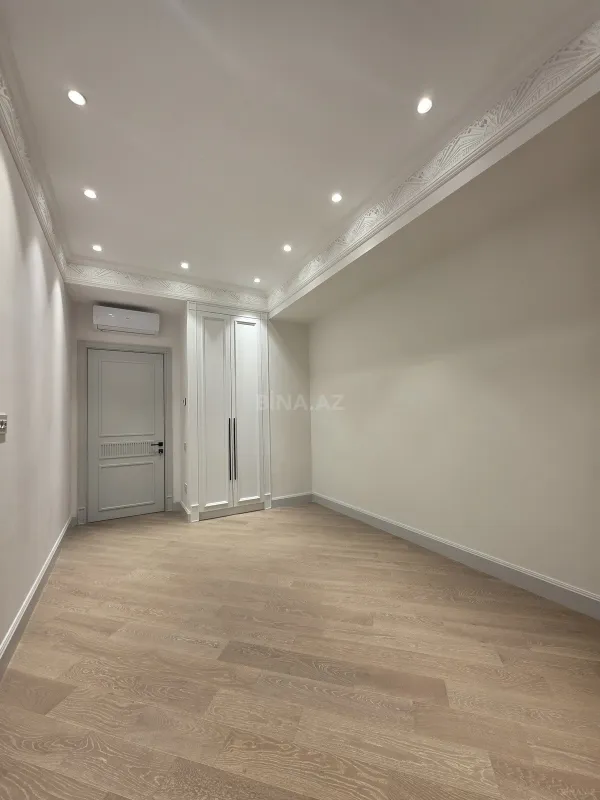 Satılır 4 otaqlı mənzil 170 m²