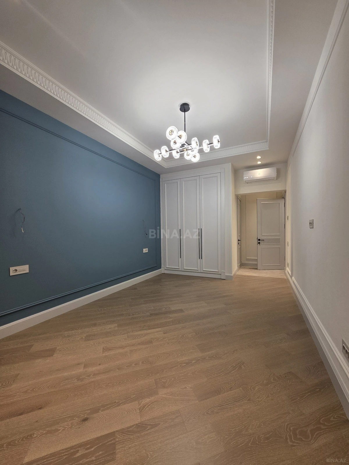Satılır 4 otaqlı mənzil 170 m²