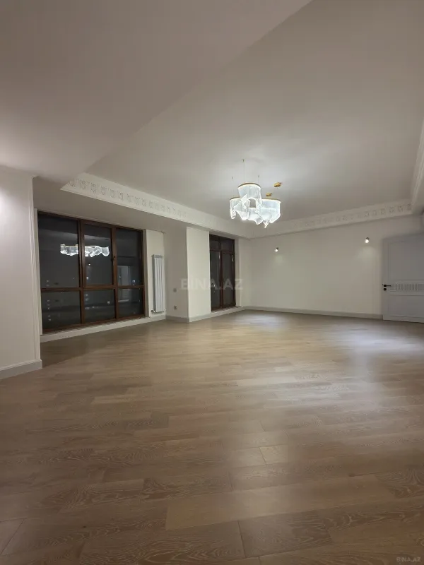 Satılır 4 otaqlı mənzil 170 m²