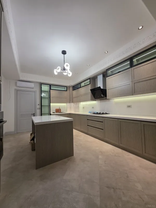 Satılır 4 otaqlı mənzil 170 m²