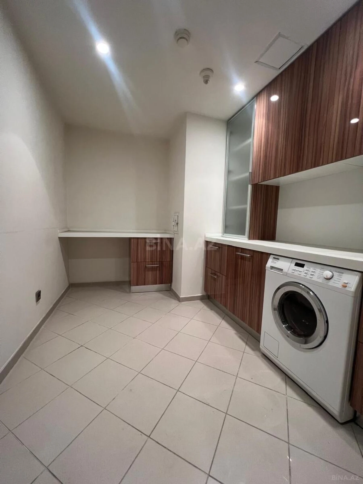 Kirayə verilir 4 otaqlı mənzil 350 m²