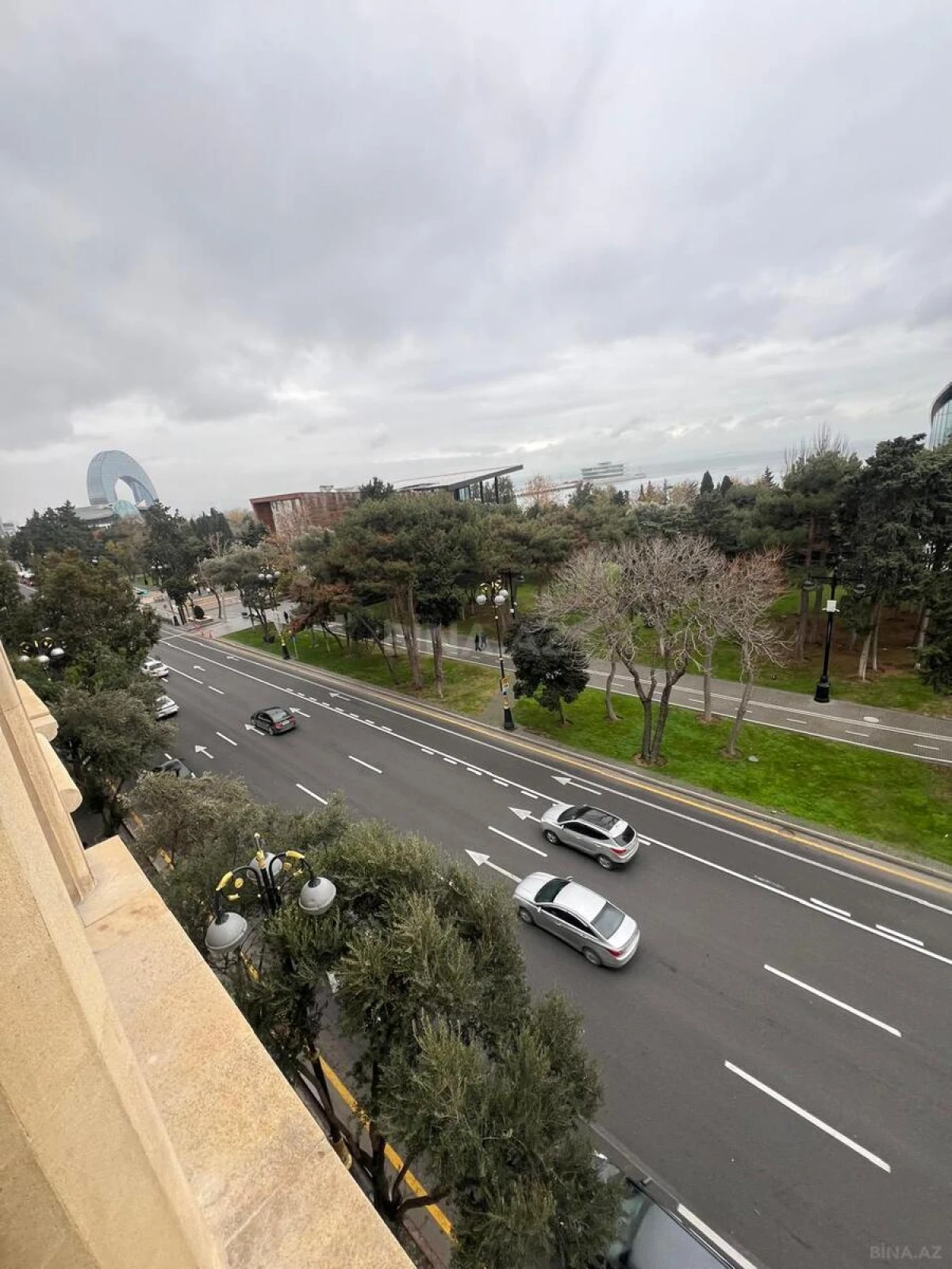 Kirayə verilir 4 otaqlı mənzil 350 m²